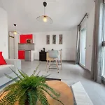 Studio Lumineux Avec Balcon