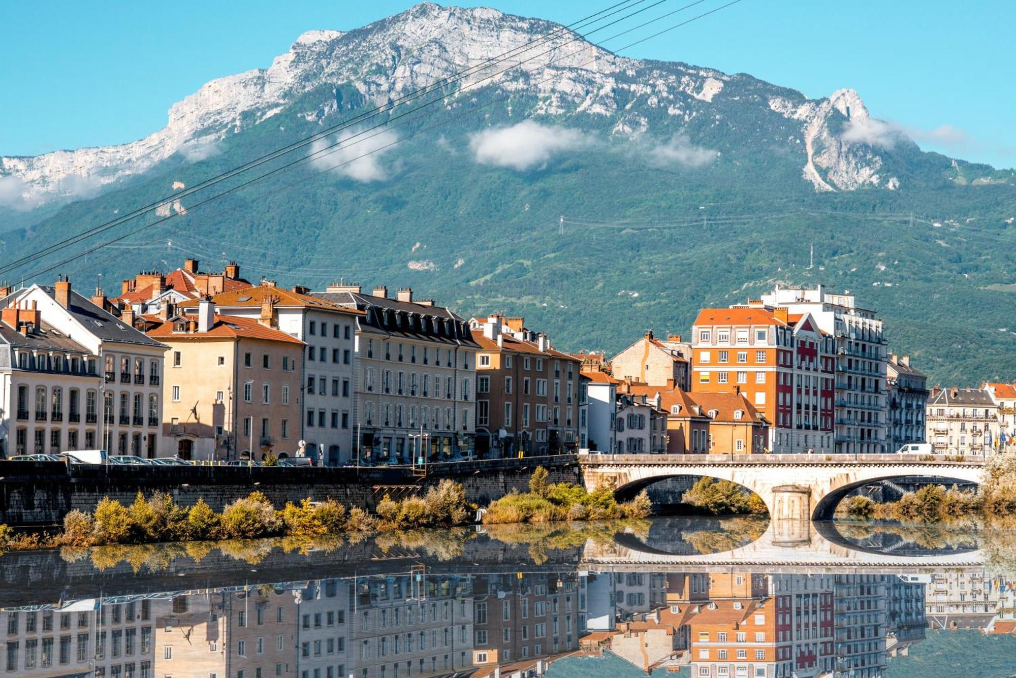 Appartement Lumineux Avec Balcon Grenoble