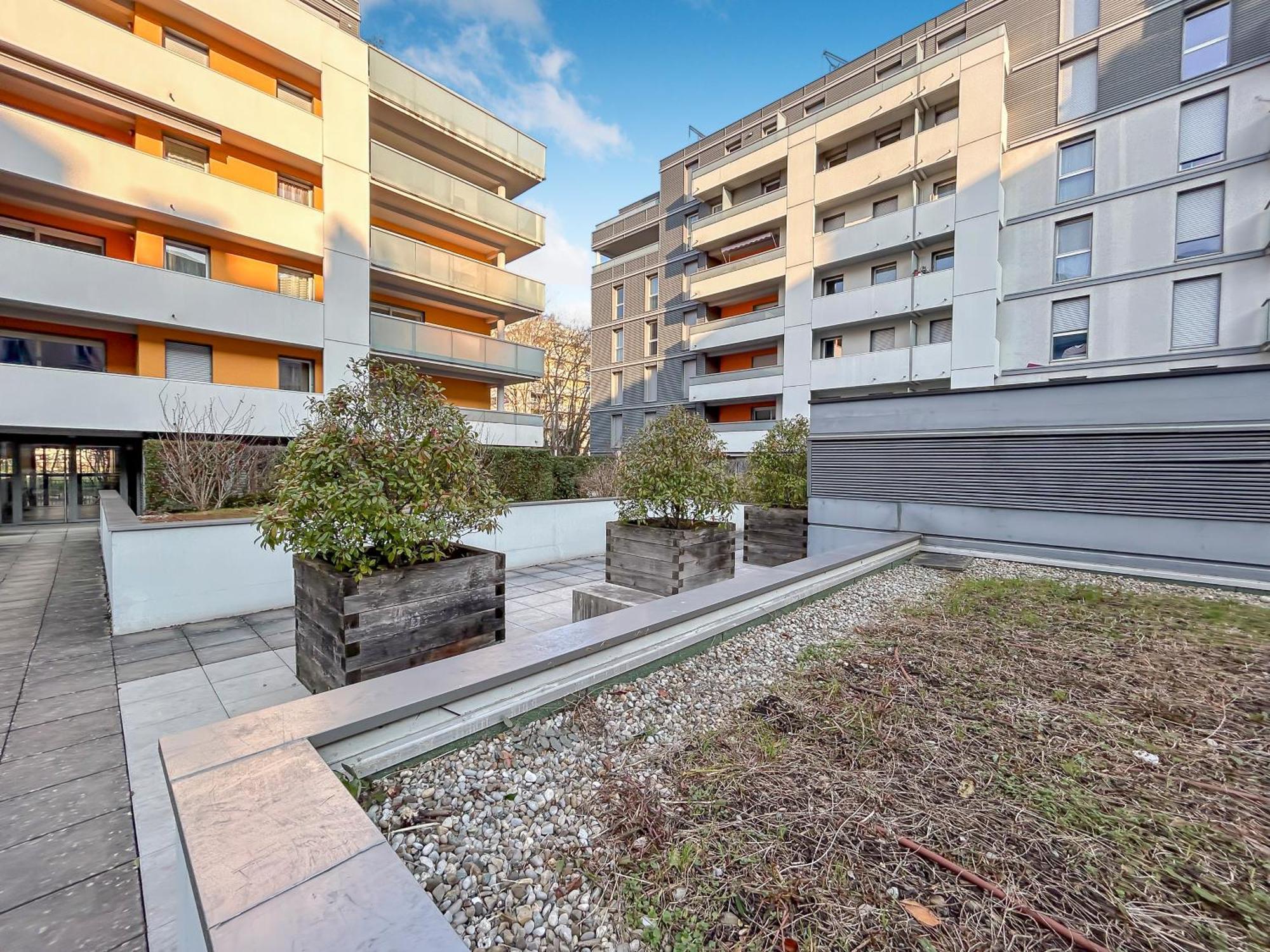 Lumineux Avec Balcon Appartement *